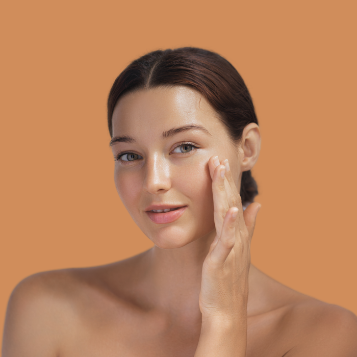 Cette jeune femme a retrouvé une peau lisse et en bonne santé grâce à notre appareil massant à LED. En seulement quelques minutes par jour, il aide à sublimer la peau et à corriger les imperfections.