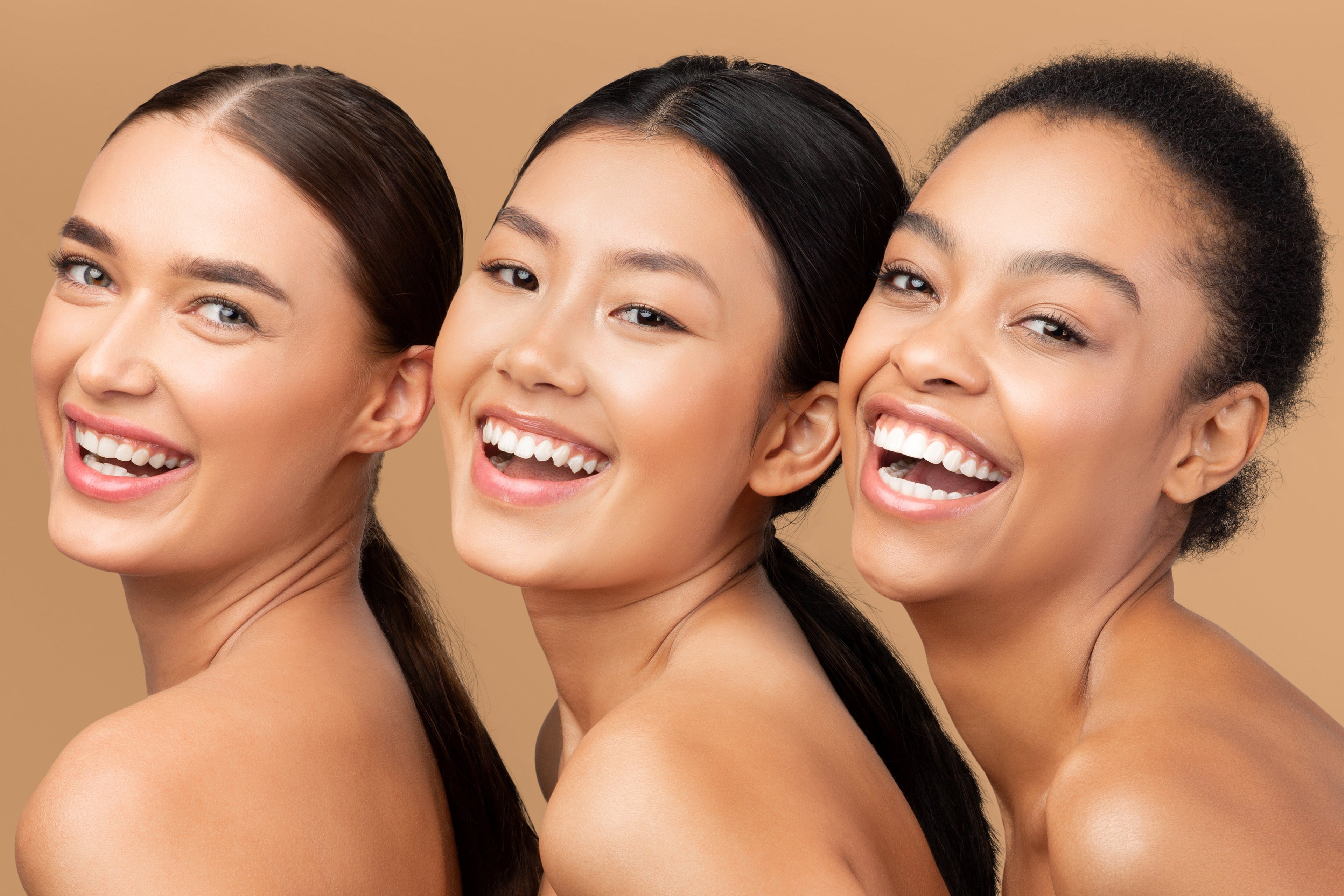 peau, visage, belle, magnifique, lisse, rafermi, sculpté, éclat, beauté, combat l'acné, anti-age, massage, illumine, fermeté, redefinition, liftant, eclat naturel, soin, LED, electrique, 3 couleurs, rouge, bleu, vert, cou 